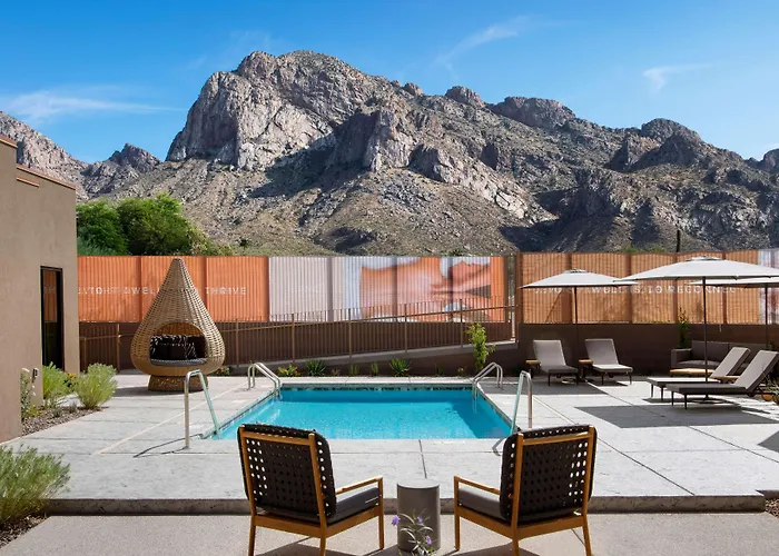 El Conquistador Tucson, A Hilton